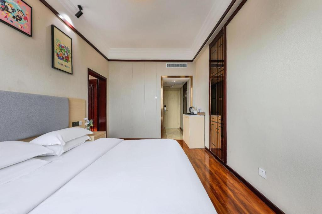 Galaxy Hotel Canton Extérieur photo